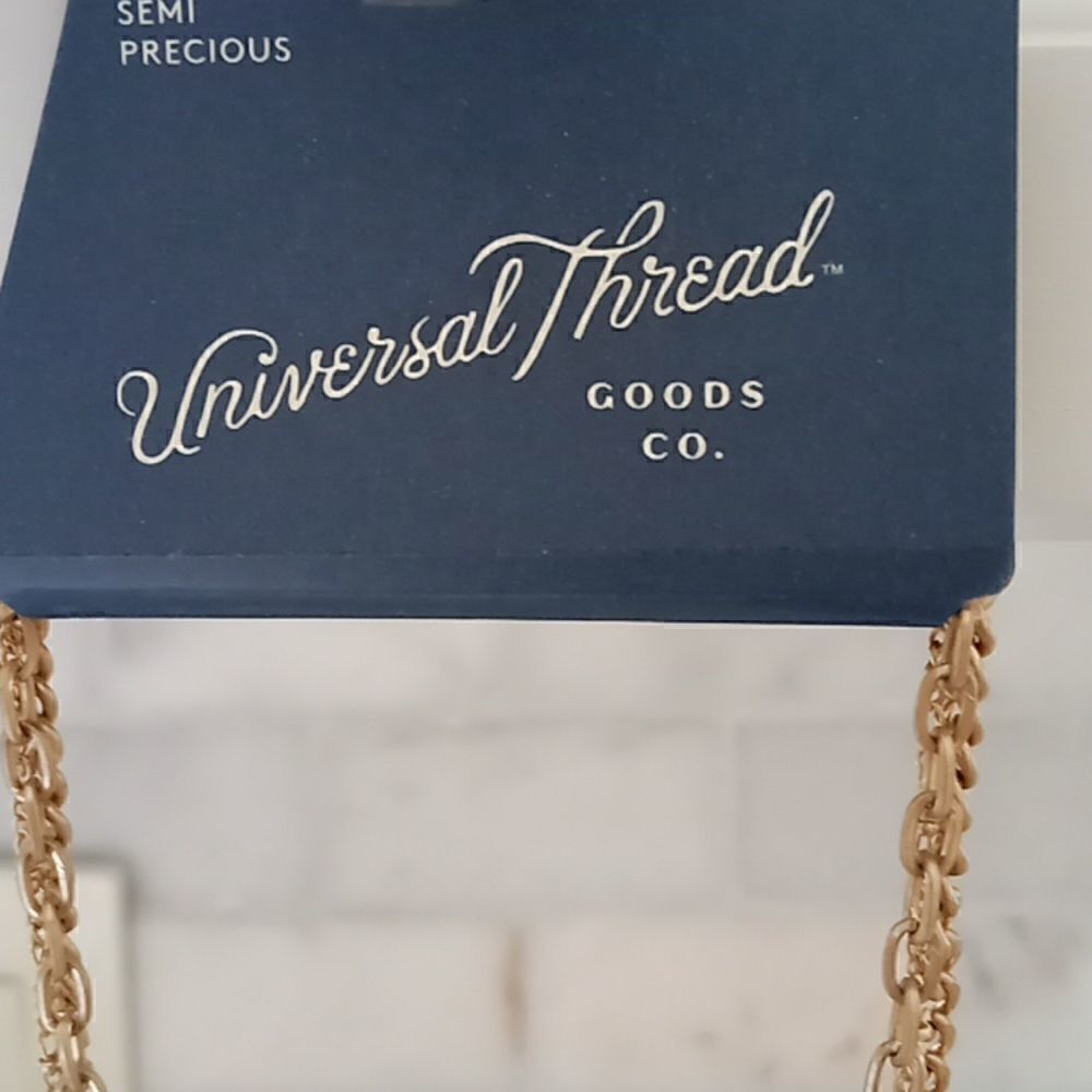 Universal thread necklace - Picture 2 of 6